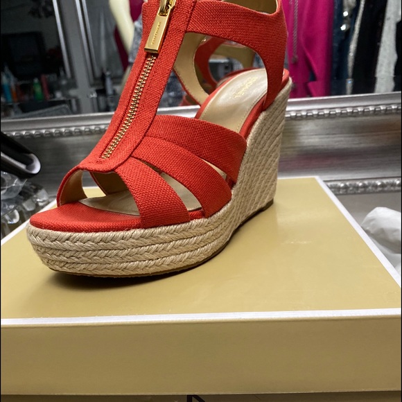 Michael Kors - Picture 3 of 3